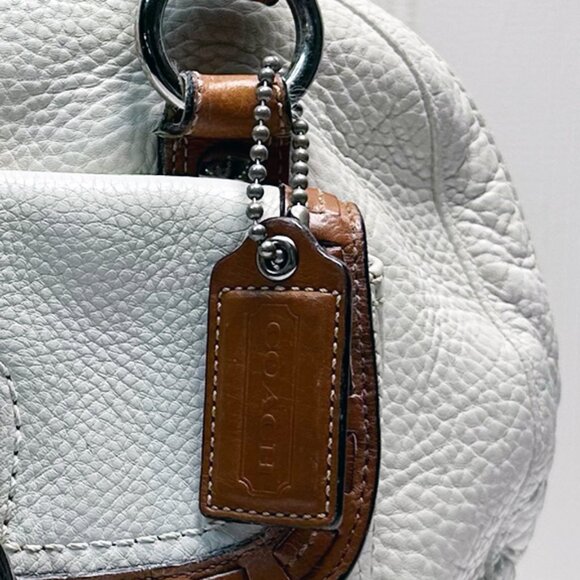 Coach Soho Buckle Dome Bag White Tan Pebbled Leather VGUC with Coach Hang Tag - Picture 4 of 12